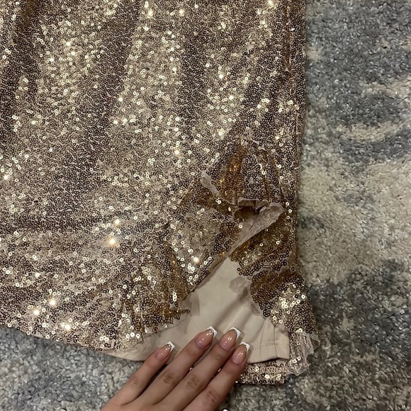 LUCY IN THE SKY Themis Sequin V-Neck Dress in Gold Size S DISREGARD OTHR LISTING - Picture 5 of 7